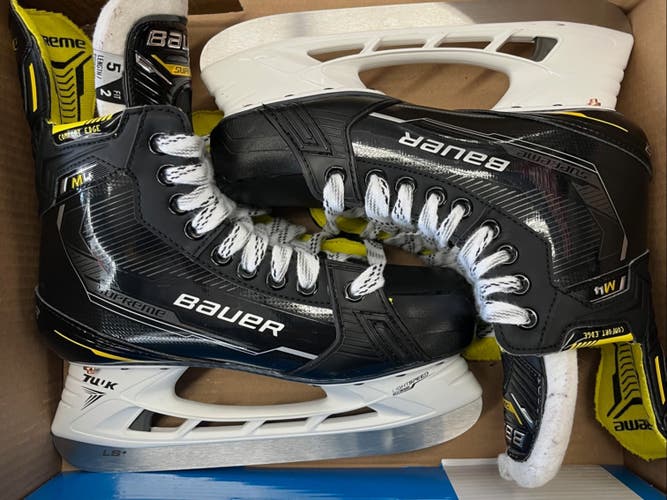 Bauer Supreme M4 Intermediate Hockey Skates Size 5 Fit 2