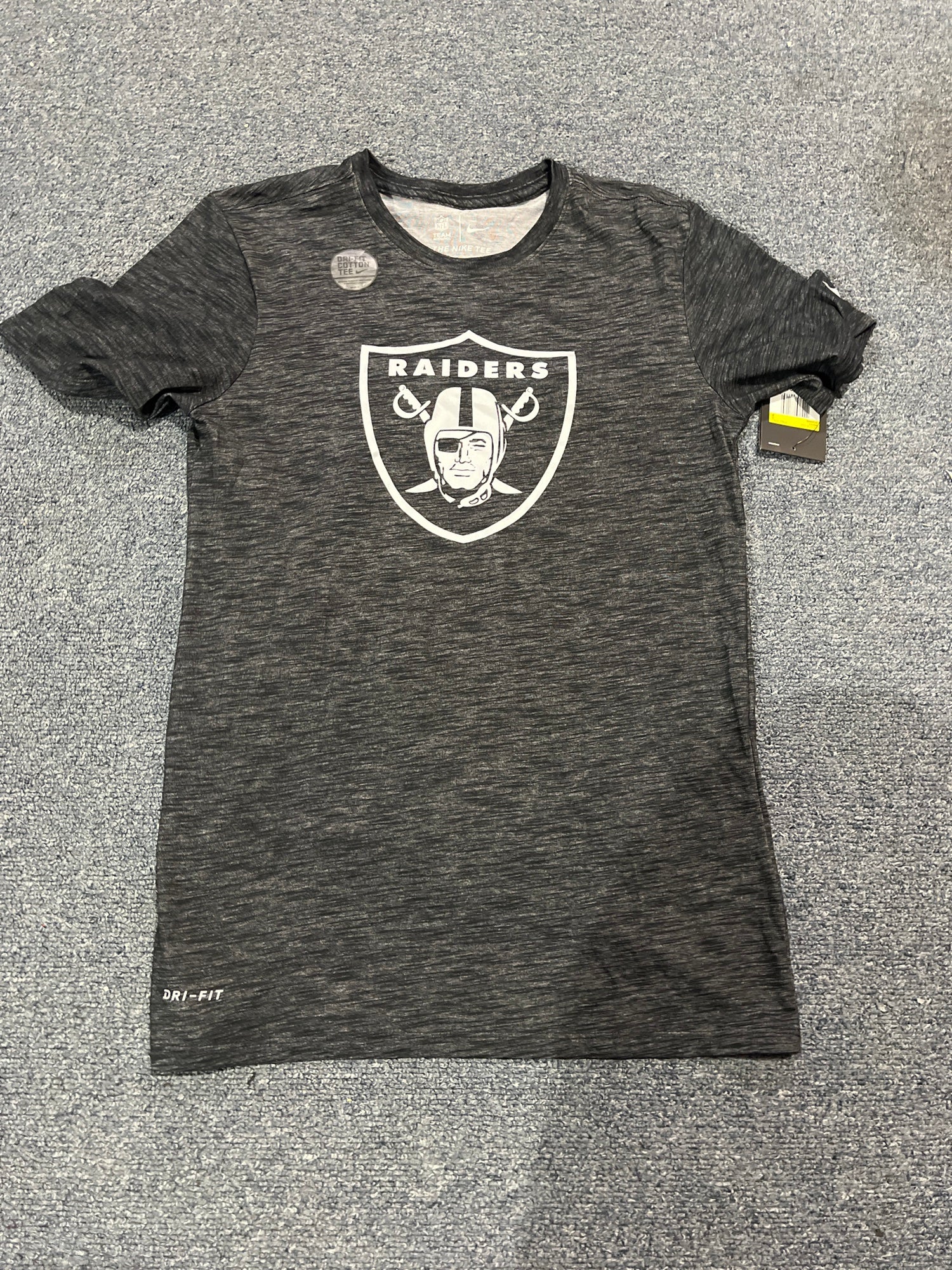 Nike Men's Dri-FIT Sideline Team (NFL Las Vegas Raiders) Long-Sleeve T-Shirt in Black, Size: Small | 00LX00A8D-0BI