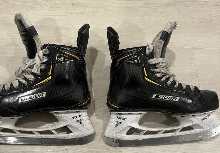 Used Bauer Regular Width  Size 5 Supreme 2S Hockey Skates