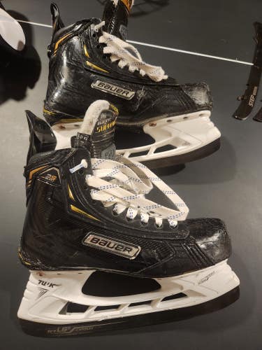 Bauer Supreme 2S Pro Hockey Skates Extra Wide Width Size 5.5 EE - Used