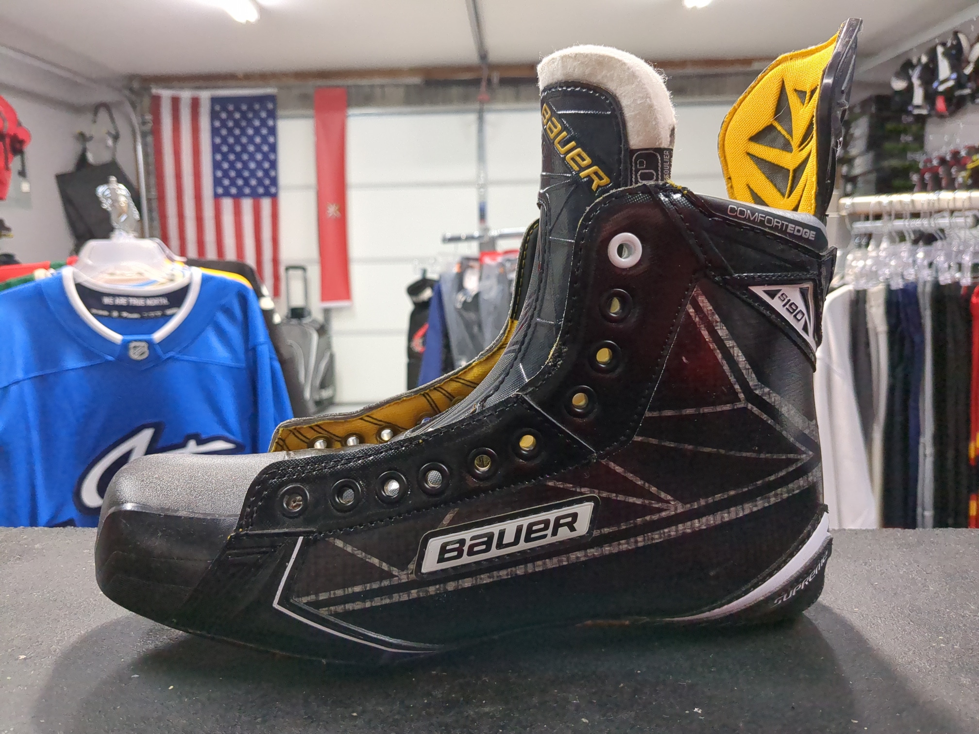 SINGLE BOOT Senior New Bauer Supreme S190 Hockey Skates Regular Width Size 10 Left