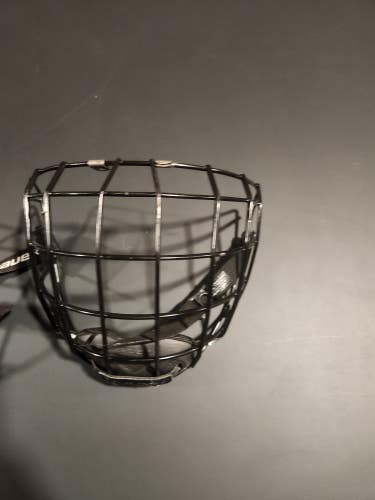 Used Medium Bauer Re-Akt Cage Full Cage