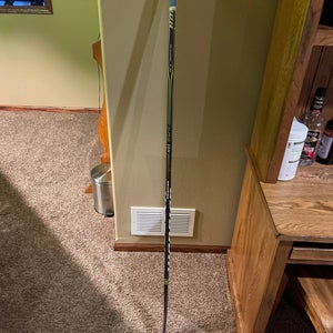Senior Right Handed W03  Alpha QX Hockey Stick
