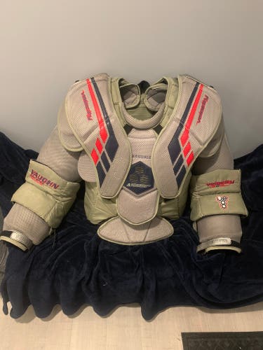 Used Large Vaughn VE8 Pro Carbon Goalie Chest Protector