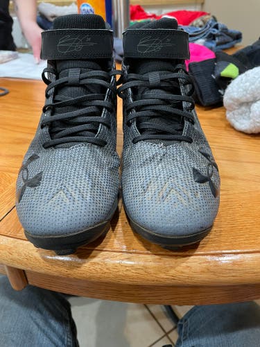 Gray  Size 6.5 (Women's 7.5) High Top Bryce harper