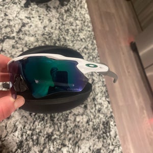 Used One Size Fits All Oakley Radar EV Sunglasses