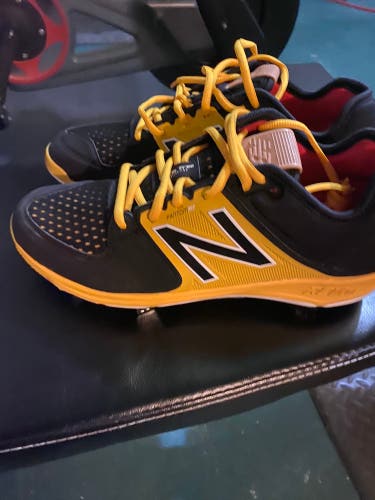 Yellow Men's Metal Low Top 3000V3