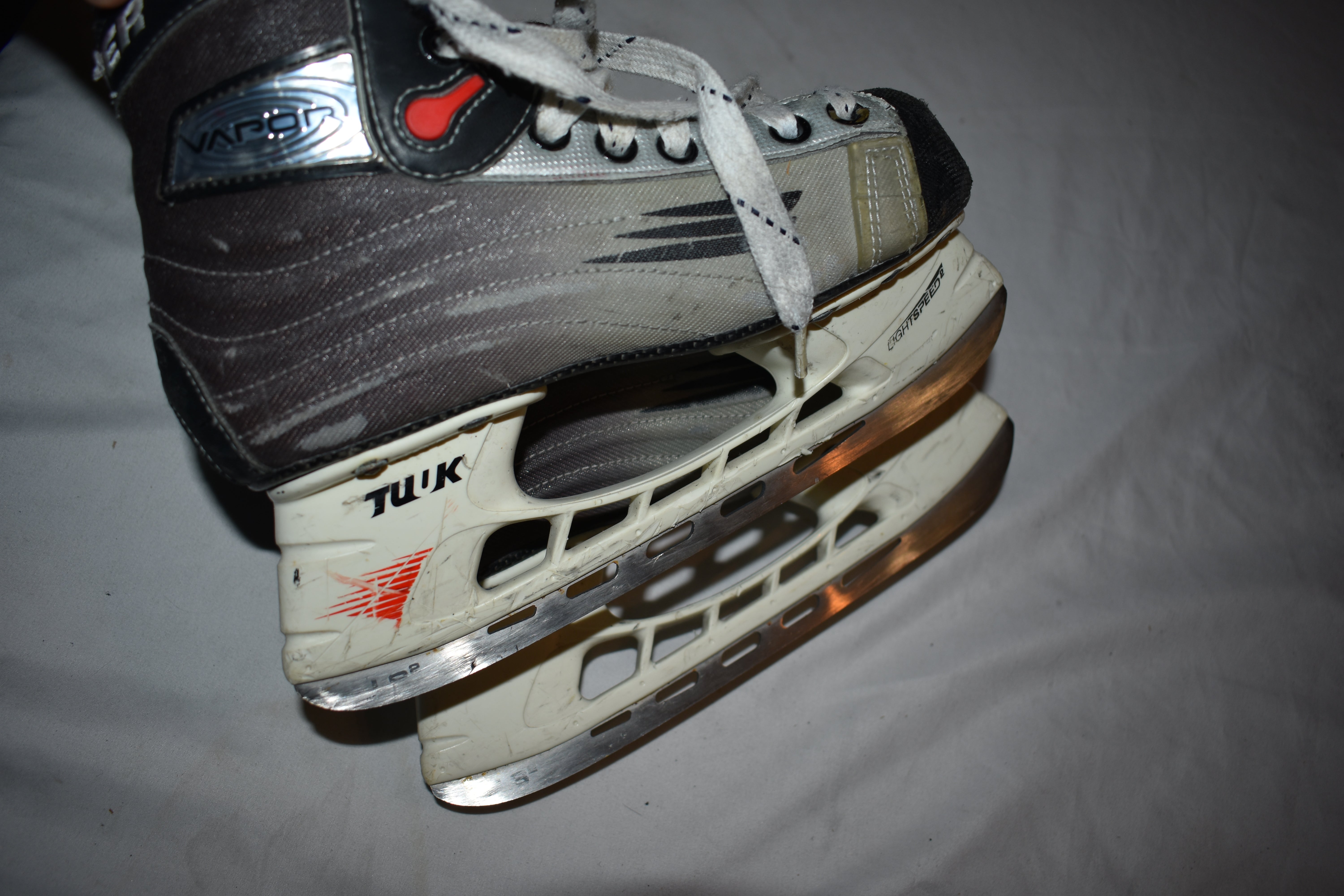 Bauer Vapor XXX Hockey Skates, Size 3.5EE | SidelineSwap