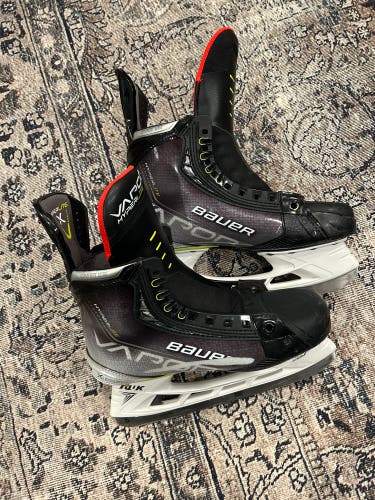 Bauer Size 8 Vapor Hyperlite Hockey Skates
