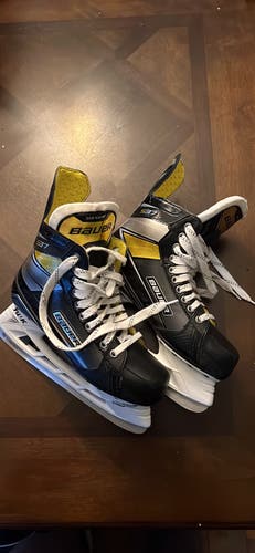 Senior Bauer Size 8 Supreme S37 Hockey Skates
