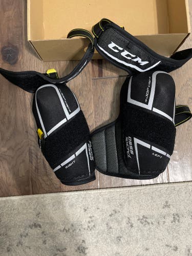 *** CCM Tacks 9550 Senior Medium Elbow Pads ***