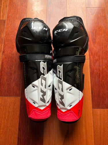 CCM JetSpeed FT4 Shin Pads