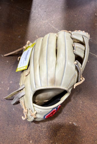 Used Brown Right Hand Throw 12.5" Baseball Glove