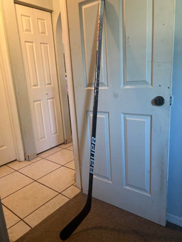 Senior Right Handed P92 Vapor Hyperlite Hockey Stick