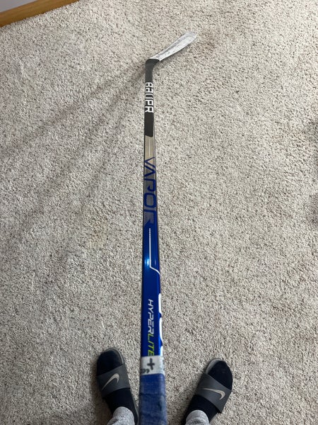 Senior Right Handed P92 Pro Stock Vapor Hyperlite Hockey Stick
