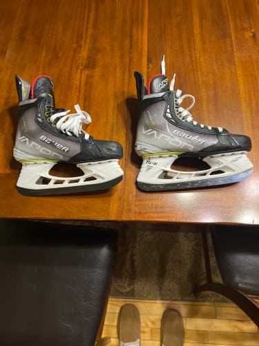 Used Bauer  Size 7.5 Vapor Hyperlite Hockey Skates