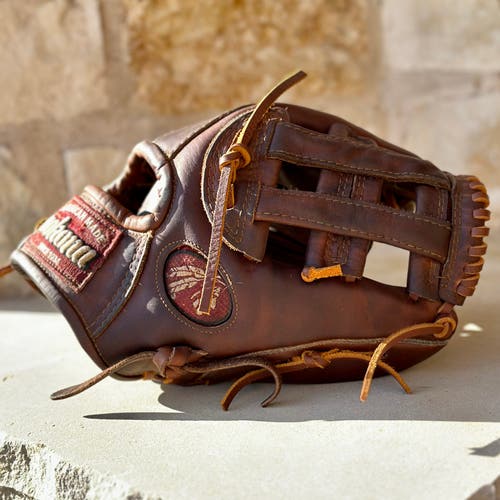 Nokona Walnut Series WB-1175 Made in USA Baseball Glove 11.75”