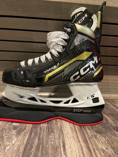 Used CCM  Size 8 Tacks ASV Pro Hockey Skates