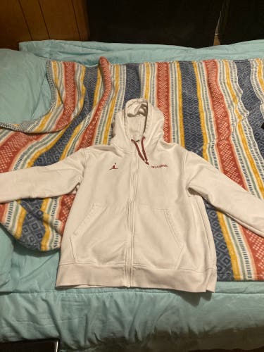 White Used Large Air Jordan Sweatshirt