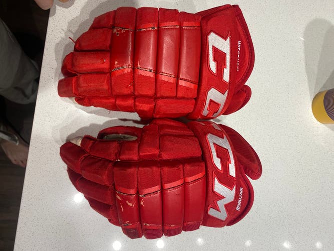 CCM Wisconsin Pro Stock Gloves 15”