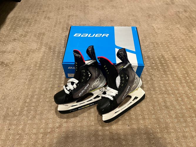 BRAND NEW Bauer Vapor Hyperlite Skates Size 4.5 Fit 3