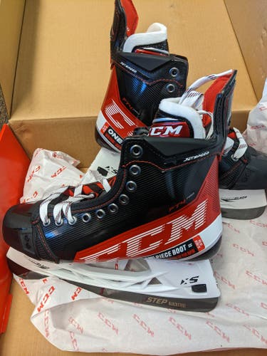 Senior New CCM JetSpeed FT4 Pro Hockey Skates Regular Width Size 7.5
