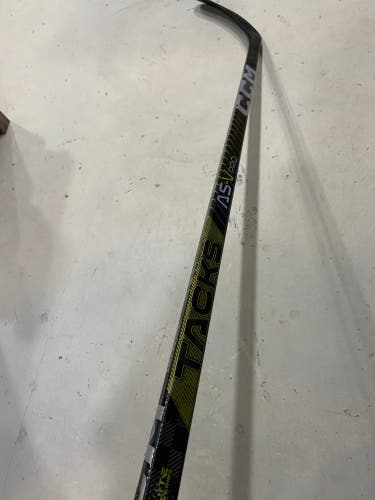 Senior Right Handed P29 Pro Stock Super Tacks AS-V PRO Hockey Stick