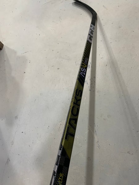 Senior Right Handed P29 Pro Stock Super Tacks AS-V PRO Hockey Stick