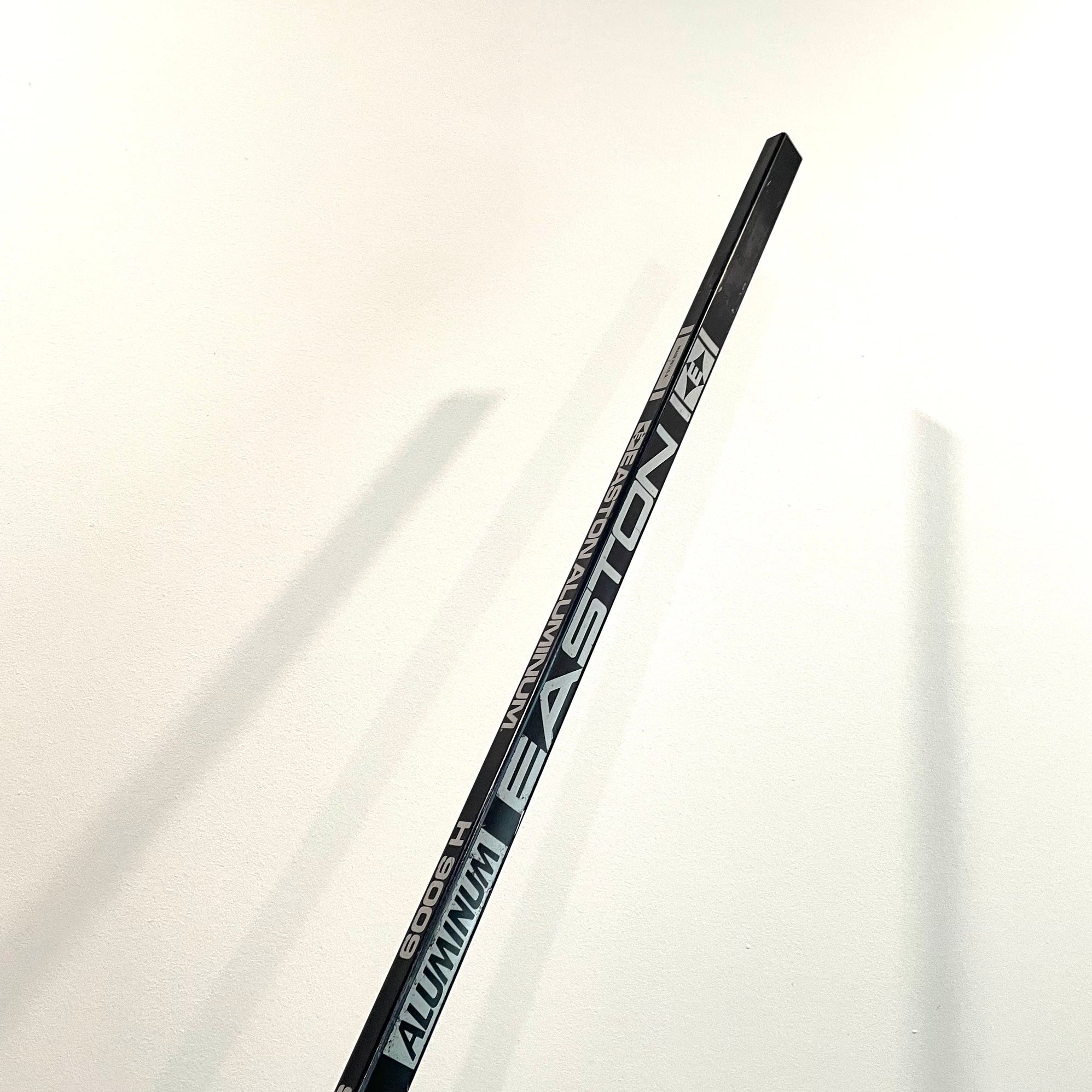 Vintage Easton H9999 Aluminum Ice Hockey Stick Sr. Black / Gold