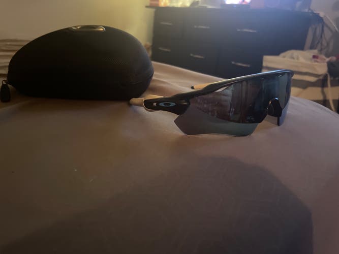 Unisex Medium/Large Oakley Radar Sunglasses