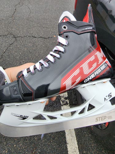 Senior New CCM JetSpeed FT4 Hockey Skates Regular Width Size 7.5