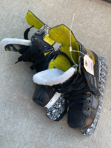 Junior Used Bauer Supreme 3S Pro Hockey Skates D&R (Regular) 2.5