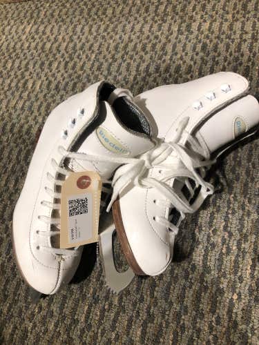 Used Riedell Figure Skates 1.0