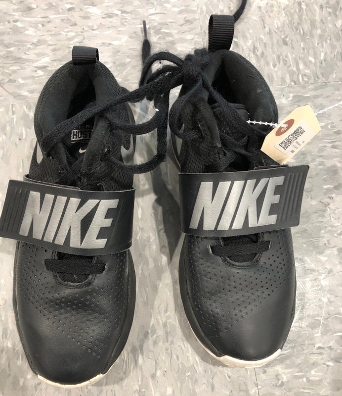 Used Youth 3.5 (W 4.5) Nike Basketball Shoes