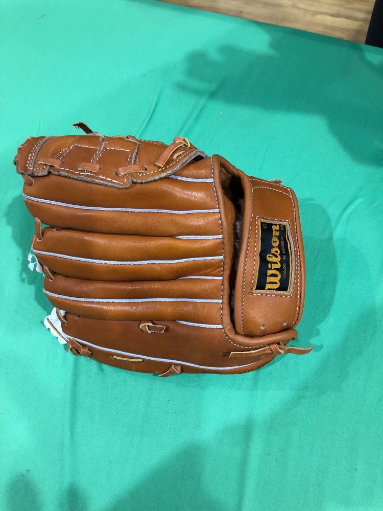 New Wilson Right Hand Throw Baseball Glove 9"
