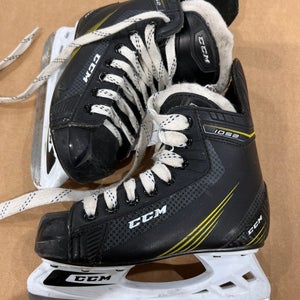 Junior Used CCM CCM 1052 Hockey Skates D&R (Regular) 13.0