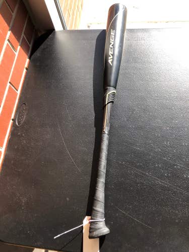 Used USSSA Certified AXE Avenge Composite Bat -10 20OZ 30"