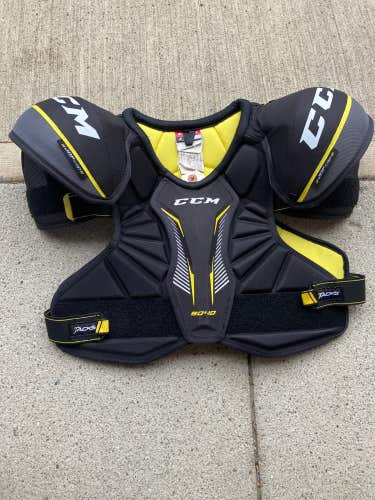 Used Junior Large CCM Tacks 9040 Shoulder Pads