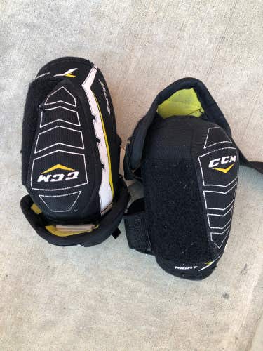 Used Small CCM Tacks 2052 Elbow Pads