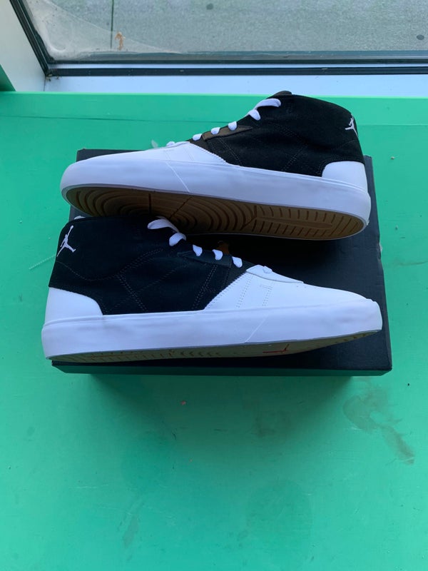 Black Adult Used Men's Men's 13.0 (W 14.0) Air Jordan Jordan 1 mid Shoes