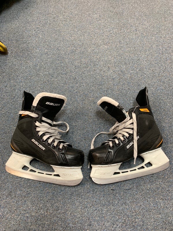 Junior Used Bauer Supreme 140 Hockey Skates D&R (Regular) 3.0
