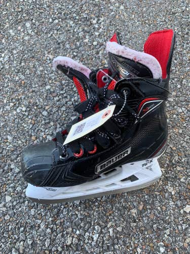 Youth Used Bauer Vapor X600 Hockey Skates D&R (Regular) 1.5