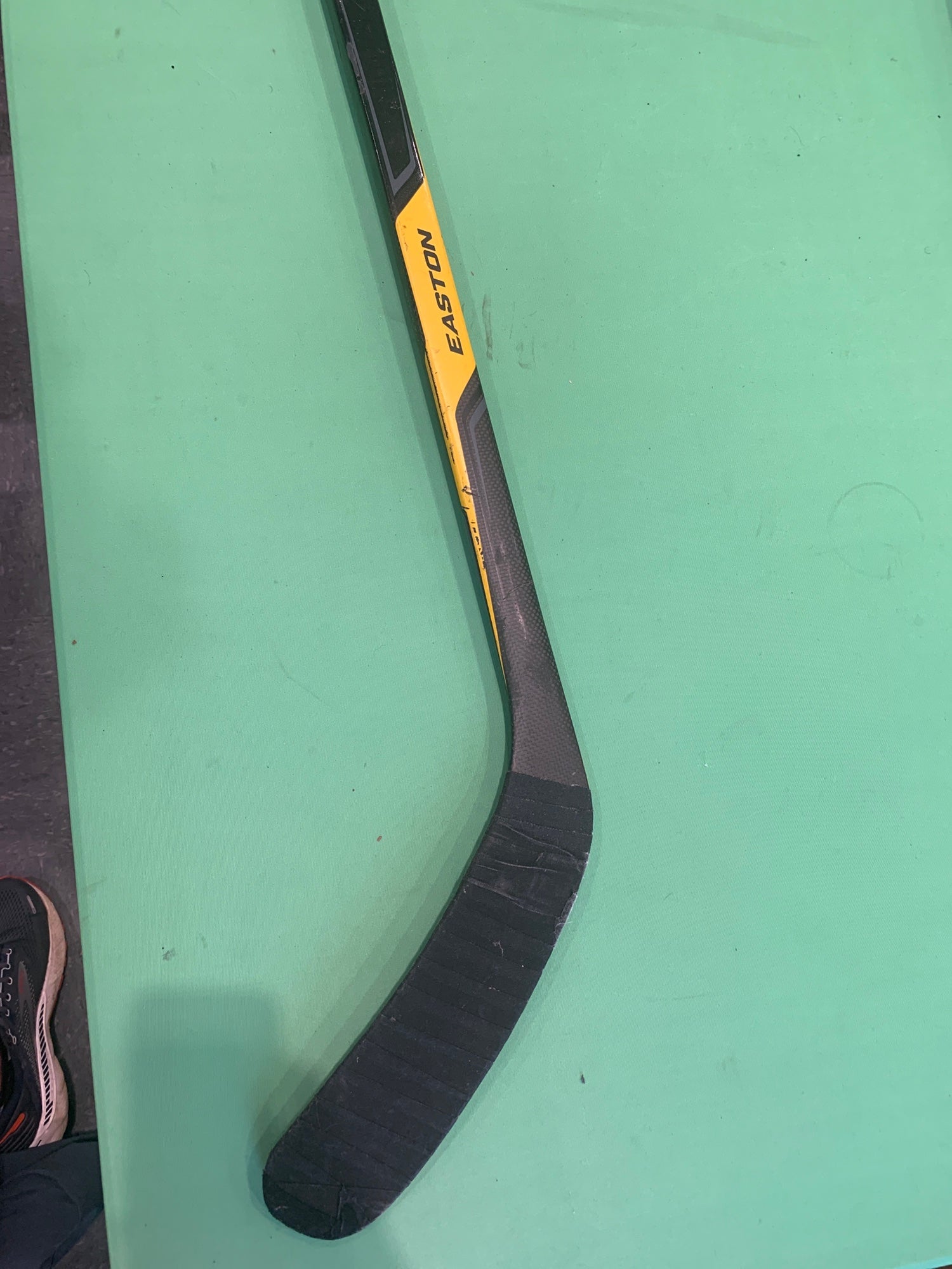 Used Youth Easton Stealth RS Right Hockey Stick