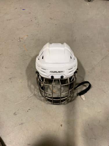 Used Medium Bauer Re-Akt 200 Helmet