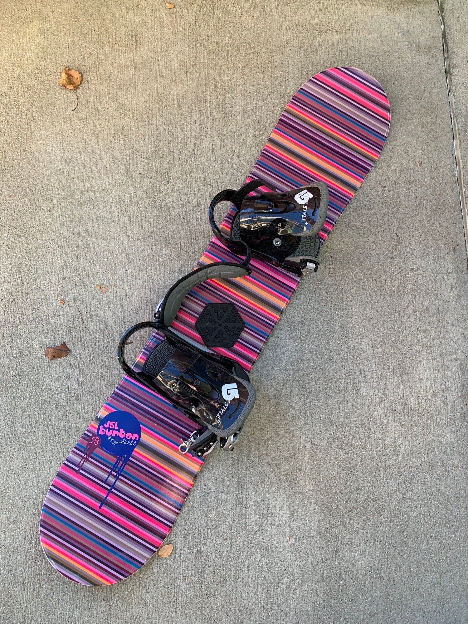 Used Unisex 131 - 135 cm Burton Chicklet Snowboard Yes