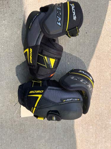 Used Medium CCM Tacks 9080 Elbow Pads