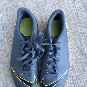 Used Youth 4.0 (W 5.0) Molded Nike Mercurial Vapor Cleats