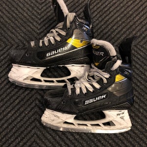 Junior Used Bauer Supreme 3S Pro Hockey Skates D&R (Regular) Retail 2.5