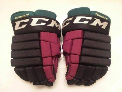 ARIZONA COYOTES Brad Richardson game-worn CCM 3rd-style gloves size 14 from 2019-20