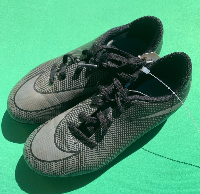 Black Used Molded Nike Cleats Youth 1.5